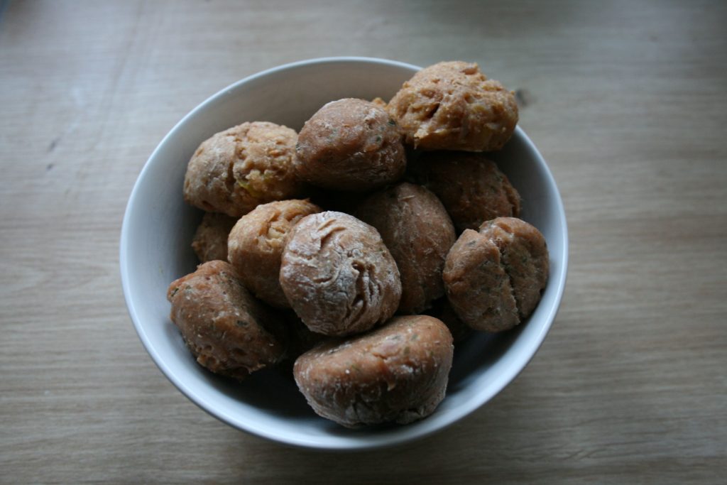 In der Weihnachtsbäckerei Alles für den Hund, und nichts für die Katz